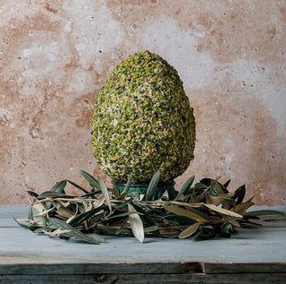 Bonajuto Pistachio Easter Egg with Pistachio grains.